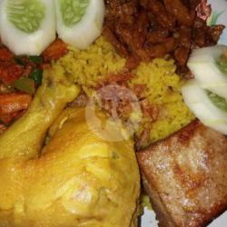 Nasi Kuning Orek Kentang Ayam Goreng Dada Sambal Krupuk