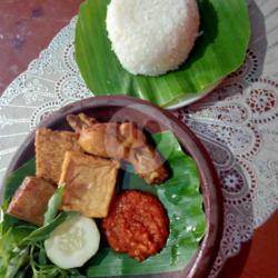 Nasi Sambelan Ayam Goreng Komplit