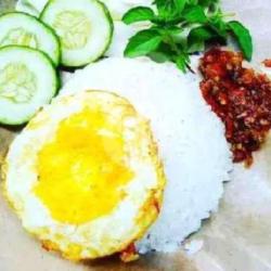 Nasi Telur Ceplok Penyet