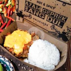 Nasi Ayam Geprek Melotot Saos Keju