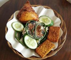 Pecel Ayam Paha Atas  Nasi