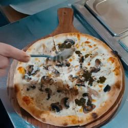 Pollo E Funghi Pizza