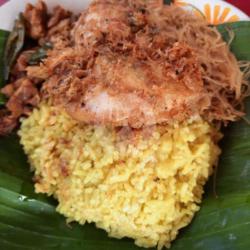 Nasi Kuning   Ayam Goreng