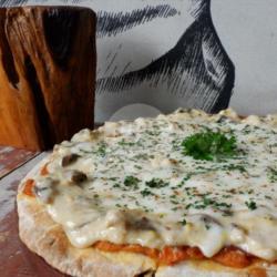 Creamy Carbonara Pizza