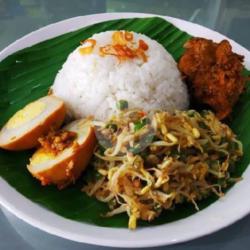 Nasi Urap Telor Rebus