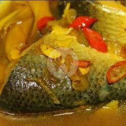 Ikan Masak Asam Kuning Lombok. Nasi. Air