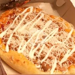 Beef And Meatball Pizza (m)