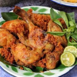 Ayam Montok Serundeng