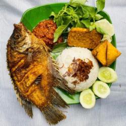 Ikan Goreng Gurame Komplit