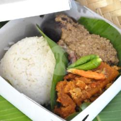 Nasi Gudeg Sambal Krecek Telur