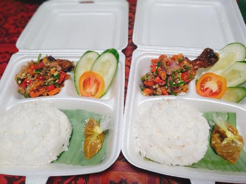 Gede Kuliner Spesial Ayam Bakar Areh, Cilacap Utara