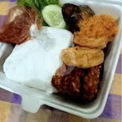 Penyetan Nasi Tahu Tempe Serundeng