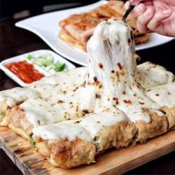 Martabak Telor Mozzarella