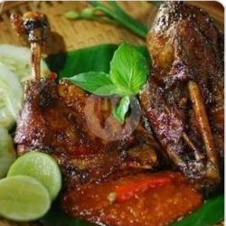 Bebek Bakar  Sambal Hitam  Nasi