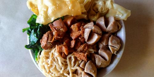 Warung Mie Ayam Pangsit Hijau & Baso, Pakuaji Raya