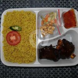 Nasi Mandhi Box Kambing Panggang Paket Kenyang