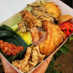 Nasi Kuning   Kulit Ayam   Paru Sapi