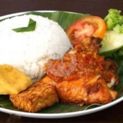 Nasi Ayam Tempe Penyet Es Teh