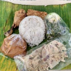 Nasi Pecel Ayam Tempe Dan Peyek