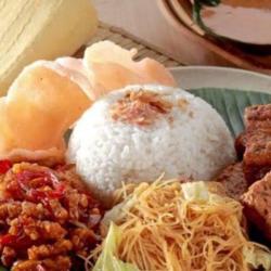 2 Bungkus Nasi Uduk   Telor Dadar   Teh Manis