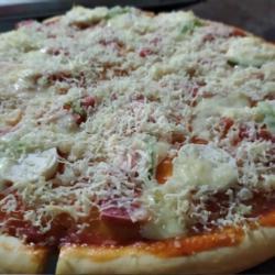 Pizza 2 Topping Sosis Ayam Dan Jamur Kancing