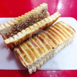 Roti Bakar Keju Dan Kacang