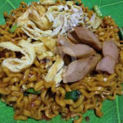 Mie Goreng Nyinyir Komplit(telur, Ayam, Sosis)