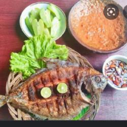 Ikan Bawal Goreng Samset