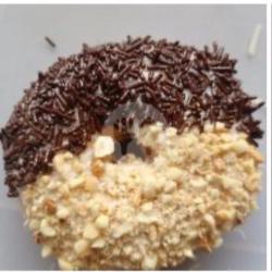 Donat Mesis Kacang