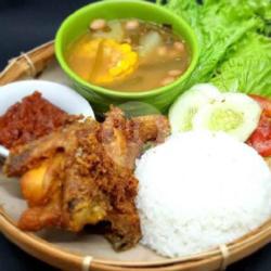 Ayam Penyet Sayur Asam Komplit Plus Minuman Manis Dingin