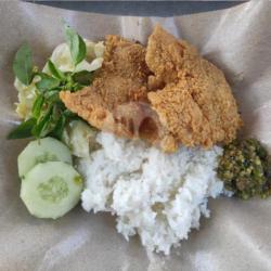 Nasi Lalapan Kulit Crispy