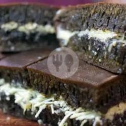 Martabak Blackforest Keju Susu