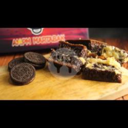 Martabak Manis Spesial - Blackforest Kismis Susu