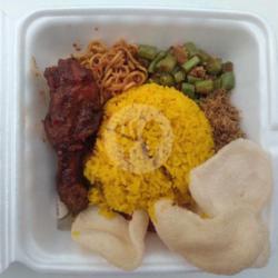 Nasi Kuning Ayam