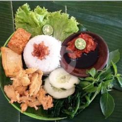 Nasi Lalapan Jamur Crispy