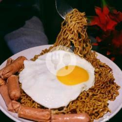 Mie Goreng Padeh Sosis Telor