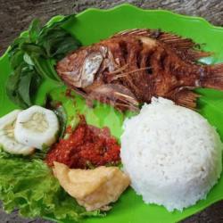 Kakap Goreng   Nasi   Lalapan Tahu/tempe