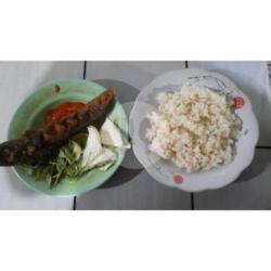 Nasi Uduk Lele Goreng