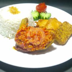 Nasi Ayam Penyet Merah