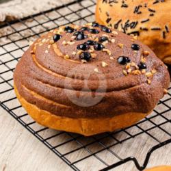 Roti Chocolate Peanut Bun