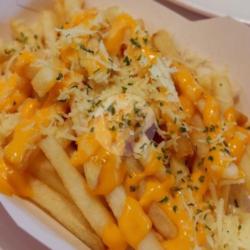 Kentang Goreng Saos Keju Topping Keju Parut