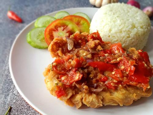 Ayam Geprek Dan Ayam Bakar Naura, Cipocok Jaya
