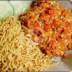 Indomie Goreng Ayam Geprek Free Mineral Water