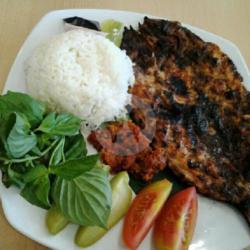 Nasi Rames Bawal Bakar Bonus Ektra Teh Pucuk Dingin Kerupuk