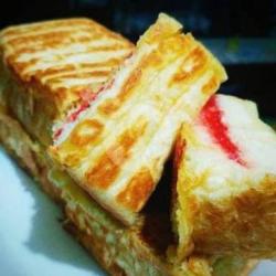 Roti Bakar Strawberi Coklat Meses