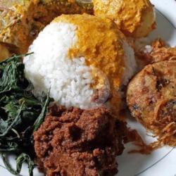 Nasi Bungkus (nasi   Lauk   Sayur)