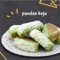 Pukis Pandan Toping Keju