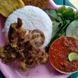 Lalapan Usus Goreng