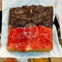 Roti Strawberry - Coklat