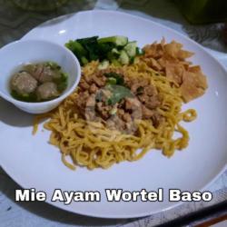 Mie Ayam Wortel Baso